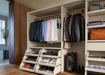 أساسيات خزانة الملابس