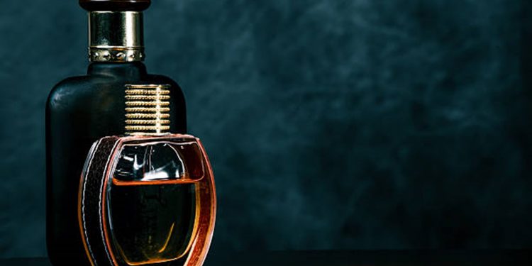 اصغر علي: الأكثر خبرة في صياغة أفضل أنواع العطور 1 اصغر علي