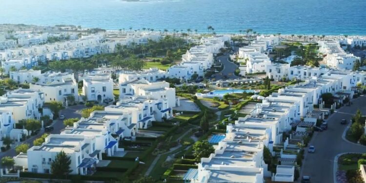 بلاج الساحل الشمالي: وجهتك الفاخرة للاستثمار والاستجمام 1 بلاج الساحل الشمالي