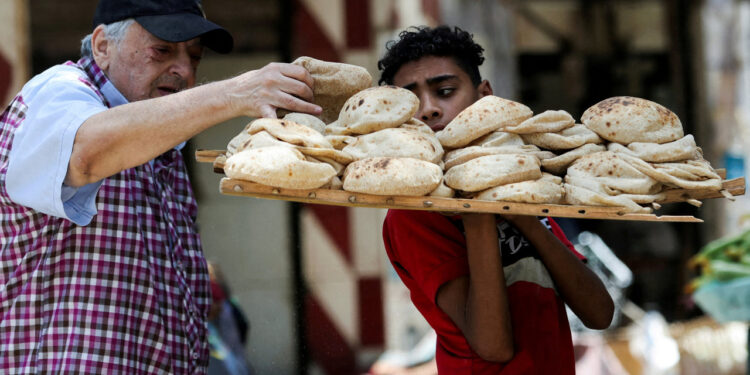 زيادة جديدة في أسعار الخبز 50 قرشًا تدفع الأسر المصرية إلى القلق 1 زيادة جديدة في أسعار الخبز 50 قرشًا تدفع الأسر المصرية إلى القلق