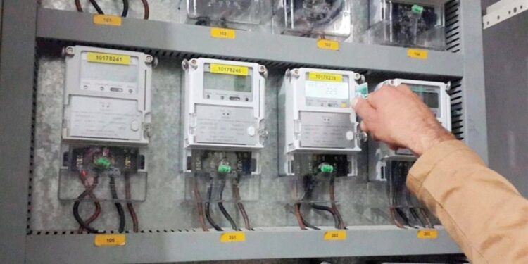 خبر مزعج للمواطنين بسبب الكهربا رفع العداد القديم وتركيب أبو كارت إجبارىًا 1 خبر مزعج للمواطنين بسبب الكهربا رفع العداد القديم وتركيب أبو كارت إجبارىًا