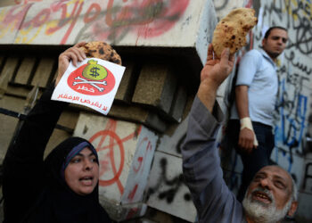 أزمة الخبز تشتعل.. المواطنون يدفعون فاتورة ارتفاع الوقود