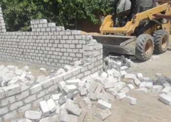 إزالة التعديات في الإسماعيلية: تنفيذ إزالة 12 حالة تعدي على 6 قراريط و625 مترًا