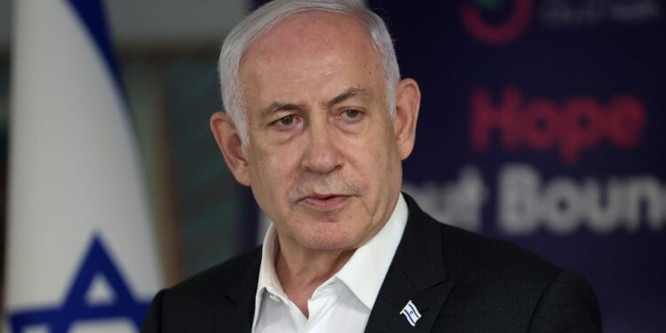 كشف الستار عن تسريب الوثائق من مكتب نتنياهو: هل هي حادثة أم مؤامرة؟