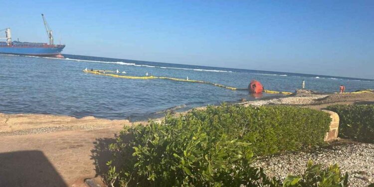 ميناء الغردقة البحري مغلق بسبب الأحوال الجوية السيئة وارتفاع الأمواج