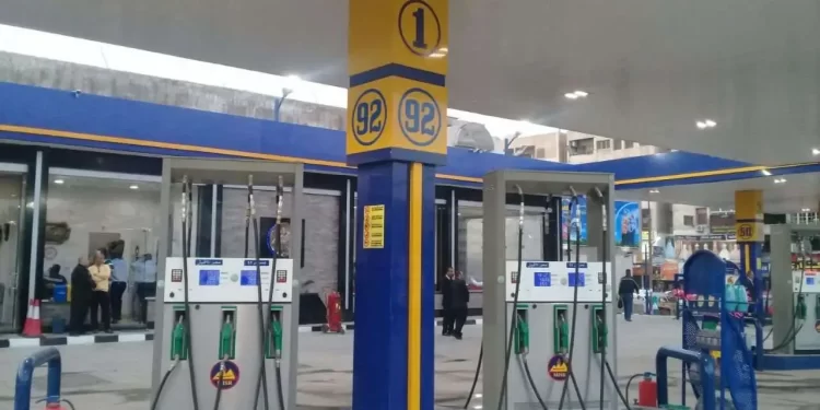 أسعار البنزين تتجاوز 17 جنيها.. تفاصيل جديدة حول أسعار السولار والغاز الطبيعي في مصر