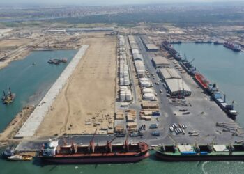 ميناء دمياط يشهد انتعاشة كبيرة في حركة تداول السفن والحاويات