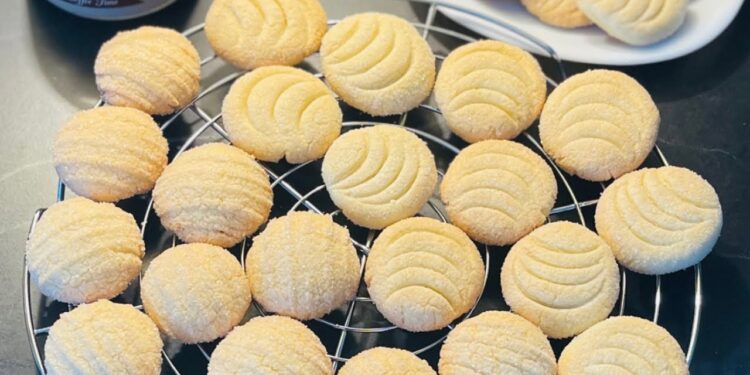 بسكويت العشر دقائق بالبرتقال سناك مثالي للأطفال مع قوام ناعم وطعم لذيذ 1 بسكويت العشر دقائق بالبرتقال سناك مثالي للأطفال مع قوام ناعم وطعم لذيذ