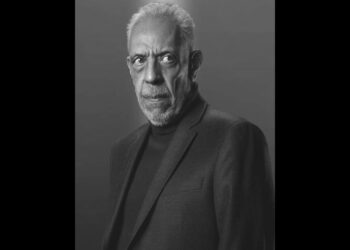 خالد مرتجي يقدم تعازيه في وفاة نبيل الحلفاوي بعد عودته من قطر