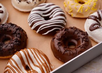 طريقة عمل دونات رائعة وبعجينة خفيفة دون الحاجة لقطاعة