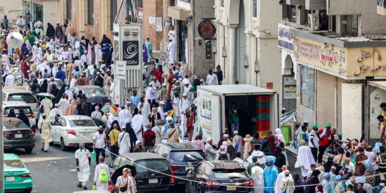 السعودية توقف تأشيرات الزيارة للمصريين.. تصريحات هامة لغرفة السياحة 1 السعودية توقف تأشيرات الزيارة للمصريين.. تصريحات هامة لغرفة السياحة