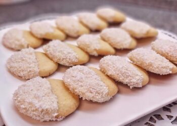 بسكويت جوز الهند الناعم أقل المكونات وأكثر الطعم في أيام الشتاء الباردة