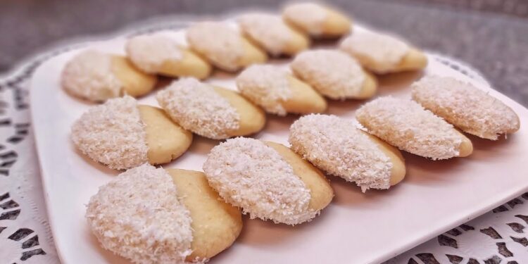 بسكويت جوز الهند الناعم أقل المكونات وأكثر الطعم في أيام الشتاء الباردة 1 بسكويت جوز الهند الناعم أقل المكونات وأكثر الطعم في أيام الشتاء الباردة