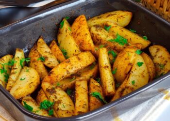 طريقة عمل بطاطس الودجز الاقتصادية للانش بوكس بسهولة