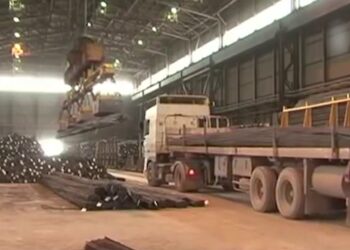 مصانع الحديد تحافظ على الأسعار في ديسمبر و"غرفة مواد البناء" تكشف السبب