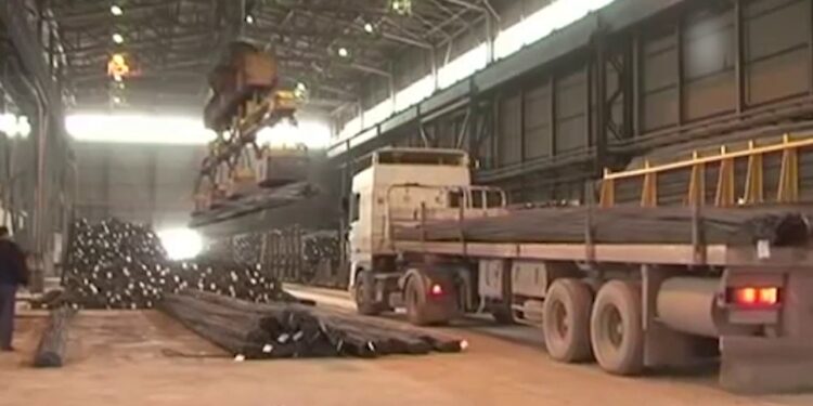 مصانع الحديد تحافظ على الأسعار في ديسمبر و"غرفة مواد البناء" تكشف السبب 1 مصانع الحديد تحافظ على الأسعار في ديسمبر و"غرفة مواد البناء" تكشف السبب