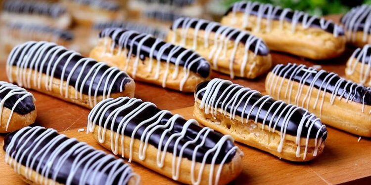 تحضير الإكلير الفرنسي في البيت بخطوات سهلة وطعم زي الجاهز