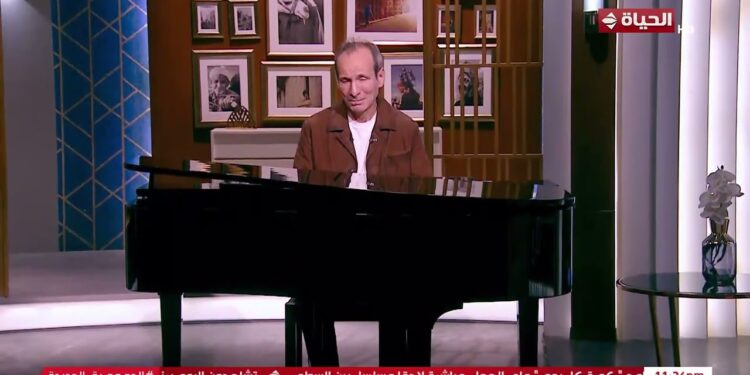 الموسيقار عمرو سليم يتحدث عن تحديات تعلم القيادة وتعليم بناته بعد فقده للبصر 1 الموسيقار عمرو سليم يتحدث عن تحديات تعلم القيادة وتعليم بناته بعد فقده للبصر