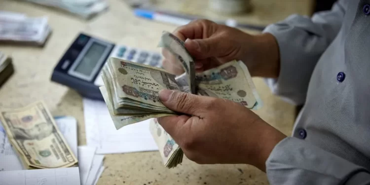 العملة الأمريكية تتخطى حاجز الـ 70 جنيهًا.. تعليق رسمي من الحكومة المصرية 1 العملة الأمريكية تتخطى حاجز الـ 70 جنيهًا.. تعليق رسمي من الحكومة المصرية