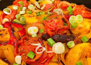 طريقة عمل البطاطس بالسجق وصفة شهية لا تُقاوم