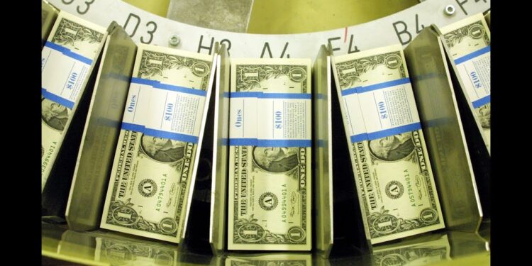 الدولار الأمريكي يشهد ارتفاعًا بسبب زيادة عوائد سندات الخزانة