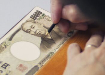 الين الياباني يعود للارتفاع بعد الوصول إلى أدنى مستوى في 6 أشهر مقابل الدولار