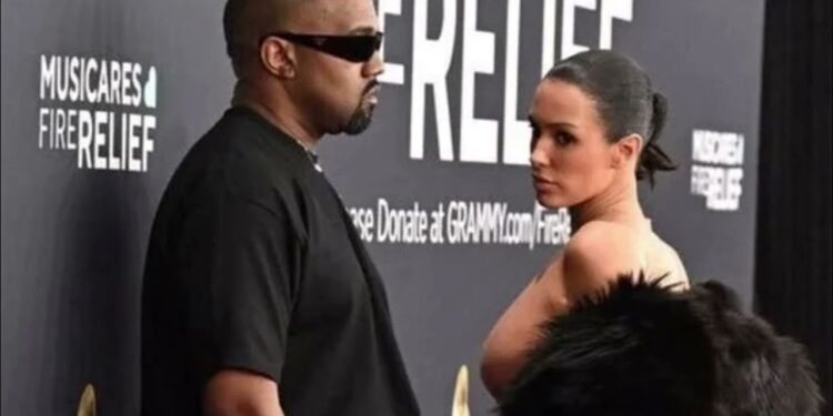 بيانكا سينسوري في خطر السجن بسبب إطلالتها في حفل جرامي 2025! 1 بيانكا سينسوري في خطر السجن بسبب إطلالتها في حفل جرامي 2025!