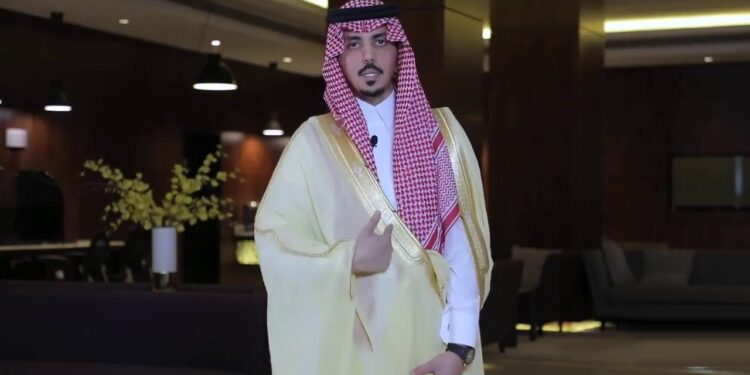 فئات محددة يجب عليهم ارتداء البشت في أماكن العمل بالسعودية 1 فئات محددة يجب عليهم ارتداء البشت في أماكن العمل بالسعودية