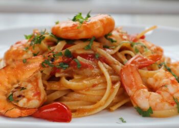 طريقة عمل المكرونة بالجمبري بسرعة في 10 دقائق – أسهل طريقة التحضير