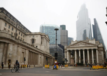 بريطانيا تواجه انتقادات حادة بسبب محتوى المناهج المتعلقة بالهوية الجنسية للأطفال