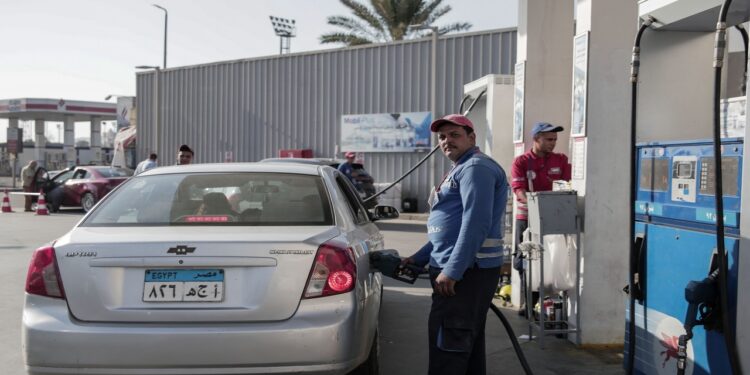 أسعار البنزين المرتفعة ضرورة الرقابة الصارمة على الأسواق