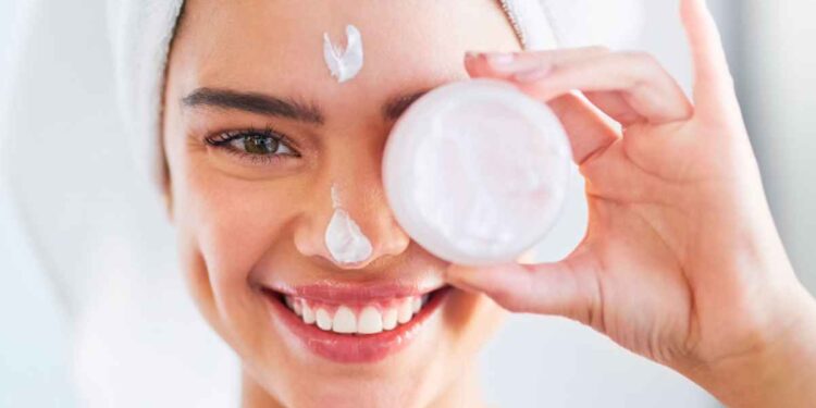 العناية بالبشرة في فصل الصيف | طرق فعّالة للحفاظ على نضارة بشرتك في فصل الصيف 1 العناية بالبشرة في فصل الصيف