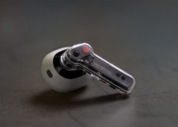 سماعات Nothing المرتقبة تُعيد تعريف التصميم مع توقيع صوتي مميز