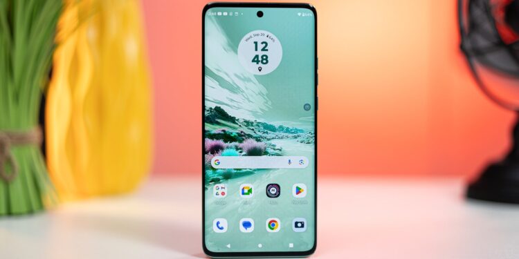 هاتف Motorola Edge 40 Neo.. أناقة في التصميم وكاميرا احترافية بأداء مميز 1 Motorola Edge 40 Neo