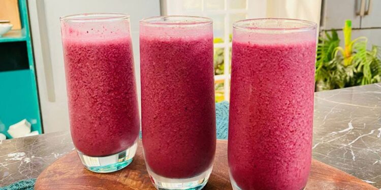 عصير التوت الشهي في المنزل انتعاش الكافيهات بطعم ولا أروع 1 عصير التوت الشهي في المنزل انتعاش الكافيهات بطعم ولا أروع