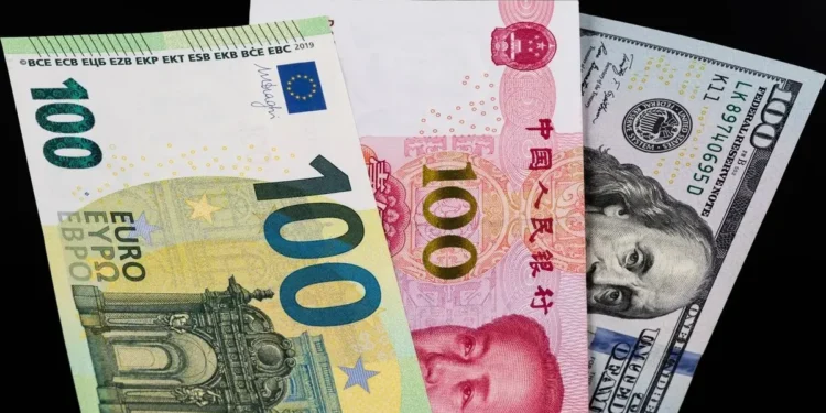 الدولار يفقد نفوذه لصالح اليورو في البنوك المركزية العالمية مع تصاعد التقلبات