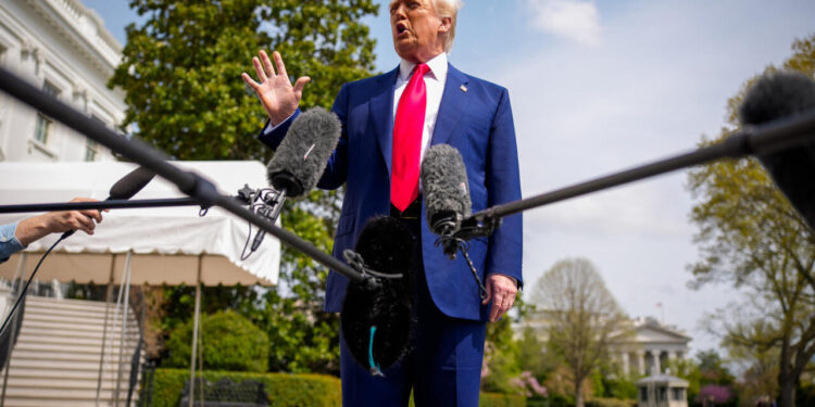 الأسواق الآسيوية تتعامل بحذر مع تصعيد ترامب التجاري