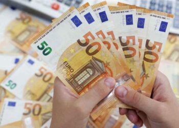 سعر اليورو يتباين بين البنوك نشرة الأحد لتحديثات الصرف