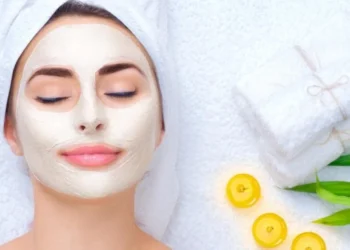 ماسكات طبيعية فعالة للعناية بالبشرة الدهنية