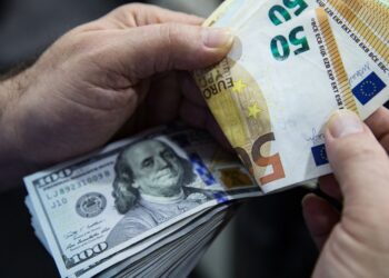 سعر اليورو يتراجع أمام الجنيه في مصر خلال تعاملات الأحد 10 أغسطس 2025