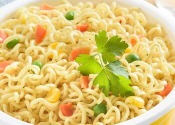 الإندومي يسبب السرطان.. بيان عاجل من وزارة الصحة بعد وفاة طفل