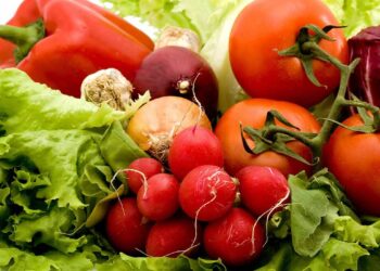 أسعار الخضروات والفاكهة اليوم السبت في مصر الطماطم تبدأ من 3 جنيهات والمانجو الأعلى بـ 60 جنيها