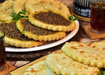 وصفة مناقيش بالزعتر والجبنة بالفيديو لأطيب طعم