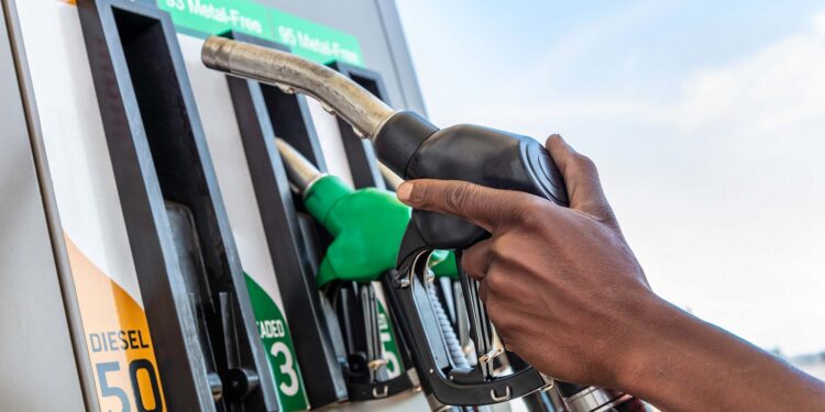 أسعار الوقود بنزين وسولار في مصر اليوم الإثنين 8 سبتمبر 2025 1 أسعار الوقود بنزين وسولار في مصر اليوم الإثنين 8 سبتمبر 2025