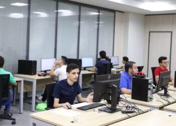 تنسيق دبلوم التجارة 2025 نظام 3 سنوات قائمة الكليات والمعاهد المتوقعة