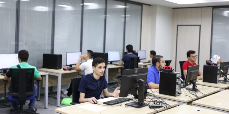 تنسيق دبلوم التجارة 2025 نظام 3 سنوات قائمة الكليات والمعاهد المتوقعة