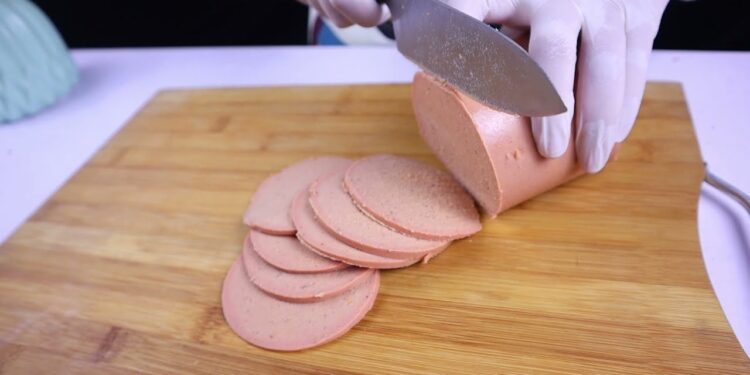 وصفة عمل لانشون بيتي اقتصادي بطعم مميز مثل المصانع 1 وصفة عمل لانشون بيتي اقتصادي بطعم مميز مثل المصانع