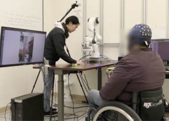 ابتكار ذكاء اصطناعي يحول إشارات الدماغ إلى حركة لدعم مرضى الشلل