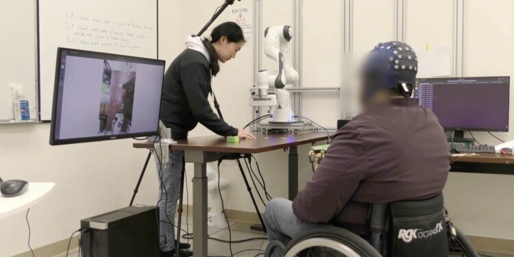 ابتكار ذكاء اصطناعي يحول إشارات الدماغ إلى حركة لدعم مرضى الشلل