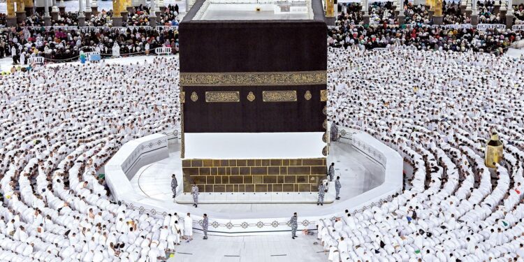 أسعار ورسوم جدية الحجز في برامج الحج السياحي 1447 هـ